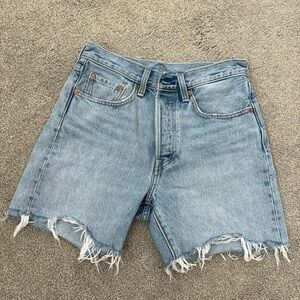 Free people X Levi’s 501 mid thigh denim shorts in a light wash.